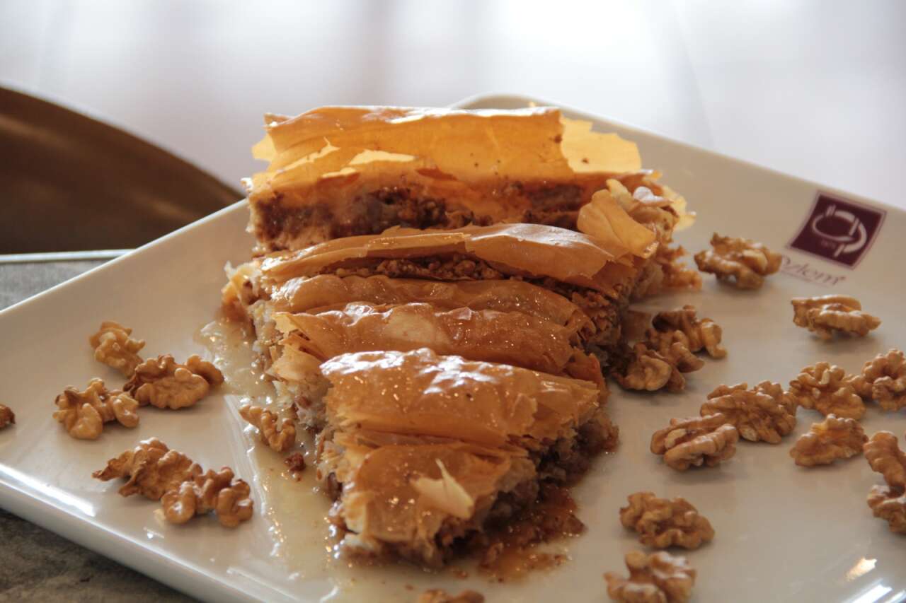 Muğla’nın Geleneksel Lezzeti: Saraylı Tatlısı Özlem Pastaneleri ile Türkiye’ye Ulaşıyor 6